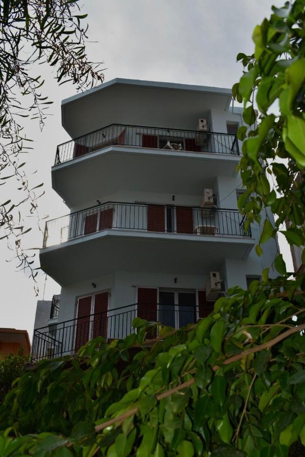 Bob'S Apartments Tolón Exterior photo